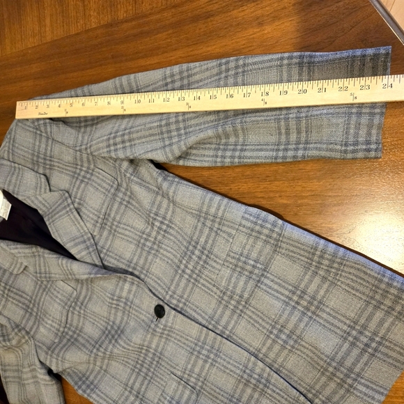 Jones of New York Woman's Green Plaid Suit, Size 12 - Picture 11 of 16